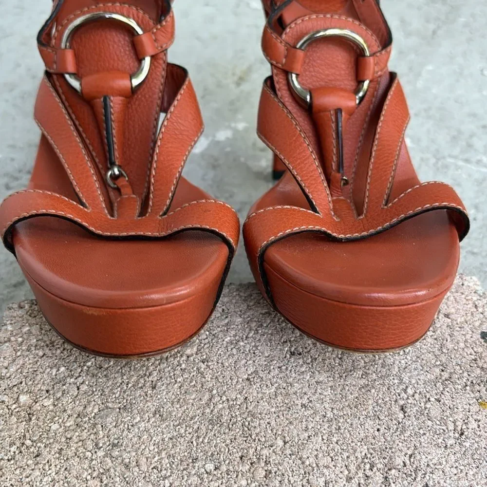 Gucci horse fit platform sandals